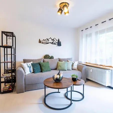 Waeldernestchen - Zentral - Pur - Tiefgarage - Balkon - Modernes 2 דירה