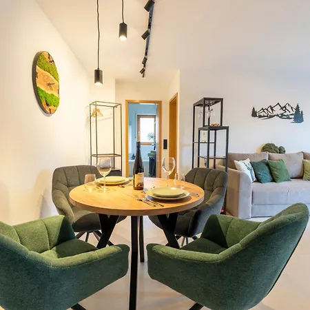 Waeldernestchen - Zentral - Pur - Tiefgarage - Balkon - Modernes 2 דירה