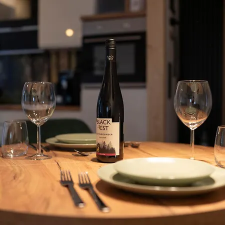 Waeldernestchen - Zentral - Pur - Tiefgarage - Balkon - Modernes 2 דירה