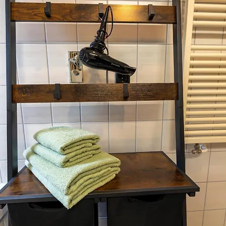 Waeldernestchen - Zentral - Pur - Tiefgarage - Balkon - Modernes 2 דירה *